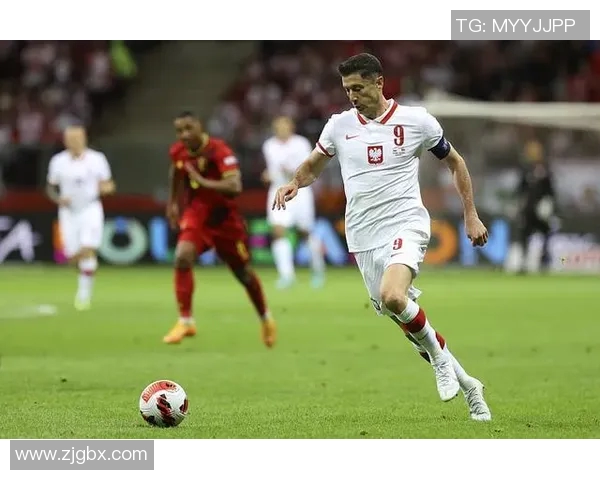 莱万回归旧主战拜仁球迷怒斥其忘恩负义情感复杂